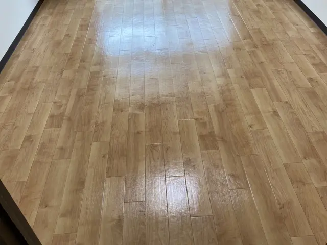 床のプロが丁寧に施工させて頂きます。サービスの画像