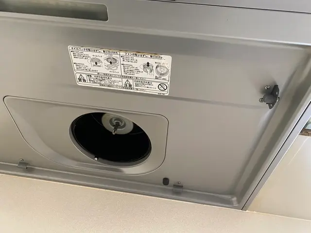 レンジフードクリーニングはお任せください！徹底洗浄により油を除去【損保加入済】サービスの画像