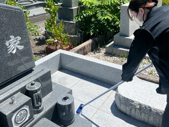 心を込めた丁寧な墓石清掃サービスサービスの画像