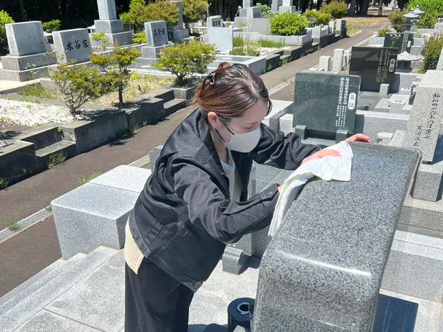 心を込めた丁寧な墓石清掃サービスサービスの画像