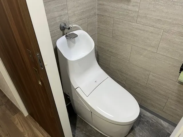 【処分費込】　床や壁紙の張り替えもお任せくださいサービスの画像