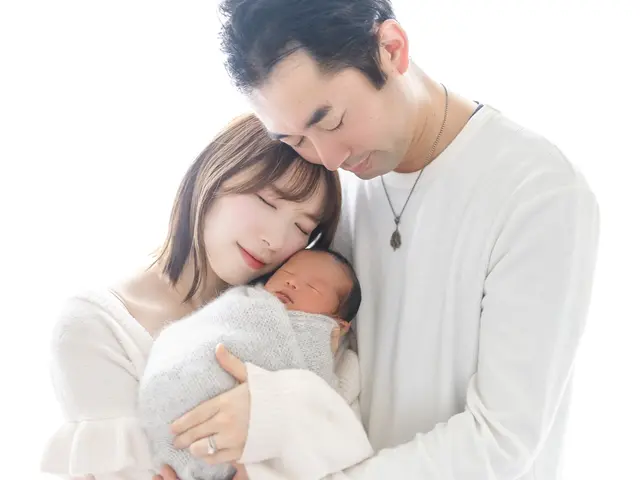 【100組以上の撮影実績】元保育士が撮る生花で彩るニューボーンフォト