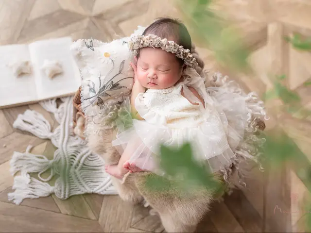 【100組以上の撮影実績】元保育士が撮る生花で彩るニューボーンフォト