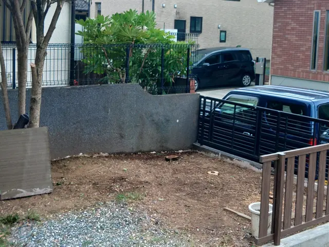 伸びすぎてしまった枝木の剪定、空き家の枝木伐採お受けしております！サービスの画像