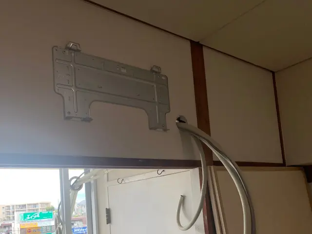 標準取付のみ（同階）になります。２階又は3階下ろし、新規の穴あけは含まれません。サービスの画像