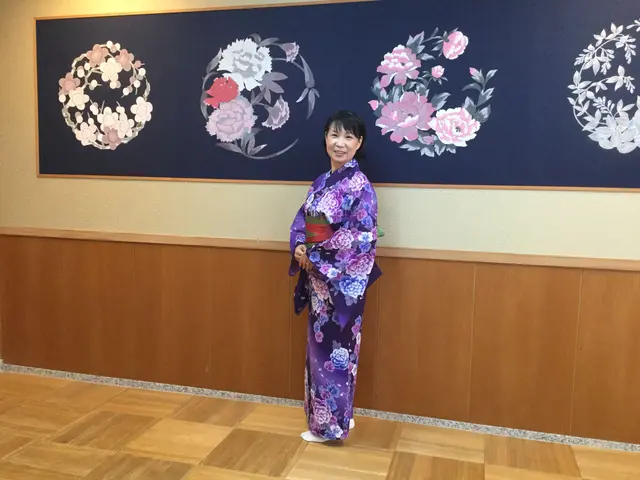 ご自宅や会場まで出張して、お着付け致します。事前のご相談にも対応致します。