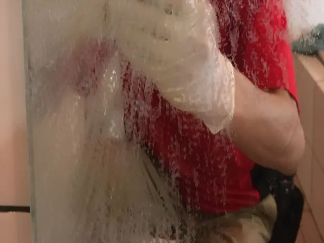 【丁寧な作業をお約束】石鹸カス・水垢等を徹底除去し、明るく気持良い浴室にします！サービスの画像