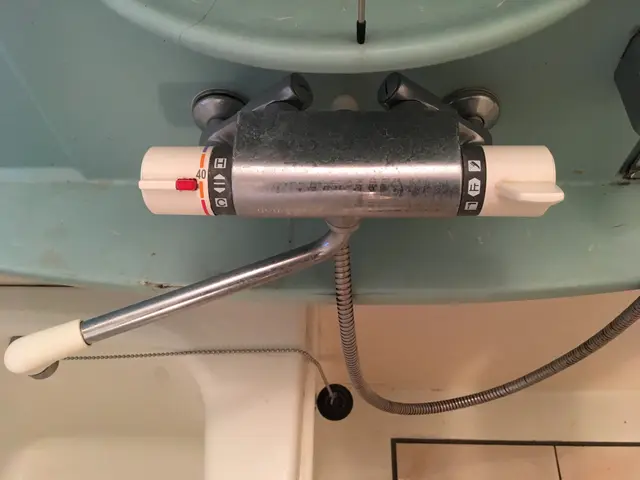 【丁寧な作業をお約束】石鹸カス・水垢等を徹底除去し、明るく気持良い浴室にします！サービスの画像