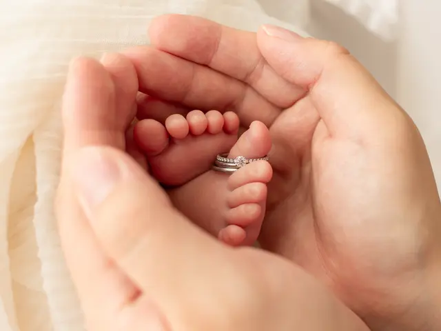 ママと赤ちゃんに寄り添う助産師カメラマン。今だけの瞬間を、未来へつなぐ一枚に。