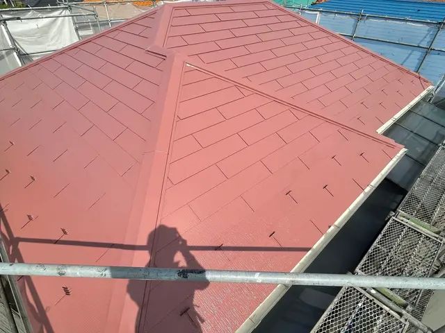 美観UP！！家の寿命を伸ばす屋根塗装!!家族団結で丁寧に作業いたします！サービスの画像