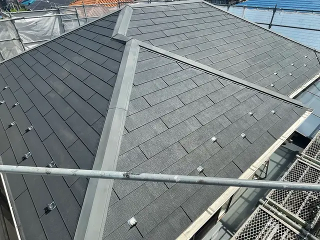 美観UP！！家の寿命を伸ばす屋根塗装!!家族団結で丁寧に作業いたします！サービスの画像