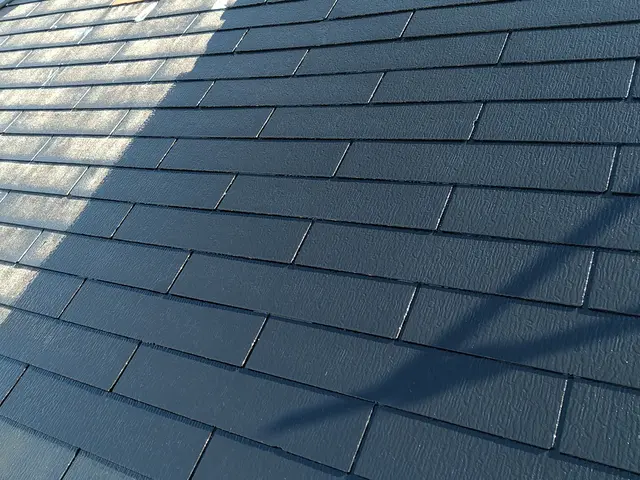 美観UP！！家の寿命を伸ばす屋根塗装!!家族団結で丁寧に作業いたします！サービスの画像