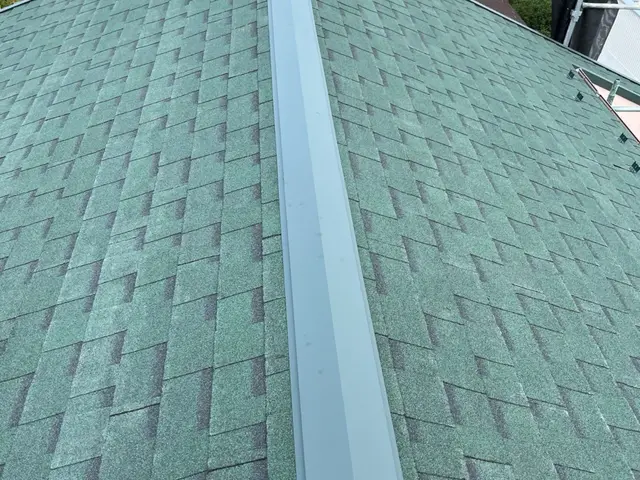 自信の完全自社施工！損害保険加入済みで安心◎対応地域外のご予約も相談可能です！サービスの画像