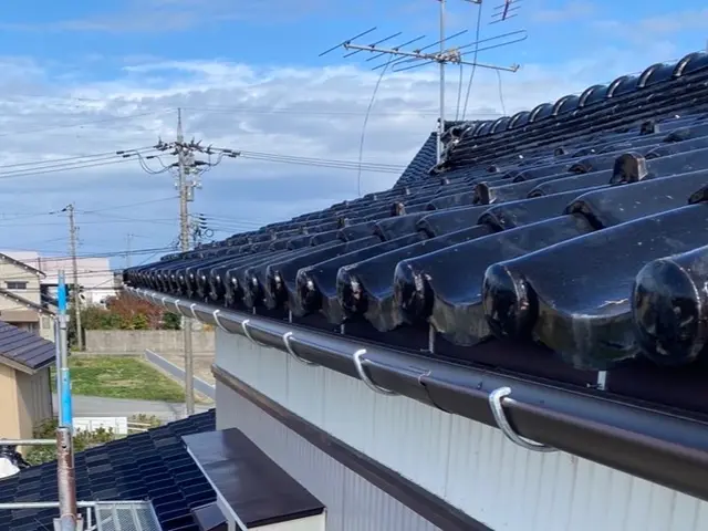 ★風や雨での破損は保険適用◎申請サポートも修理も全て当社で完結‼︎雨樋お掃除も◎サービスの画像