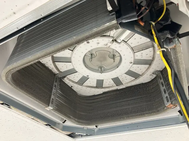 【作業実績1000件超】エアコン（埋込タイプ）1、2、4方向サービスの画像