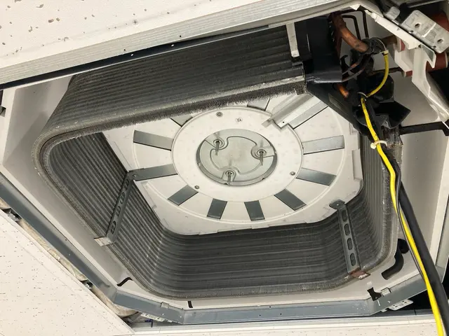 【作業実績1000件超】エアコン（埋込タイプ）1、2、4方向サービスの画像