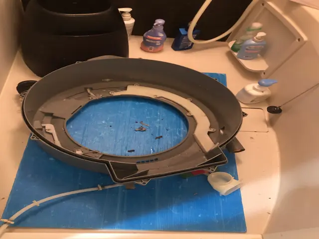 斜めドラム式洗濯乾燥機、分解洗浄致します。サービスの画像