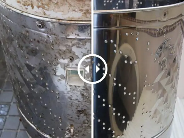 洗濯槽カビだらけ？縦型洗濯機分解清掃いたします！サービスの画像