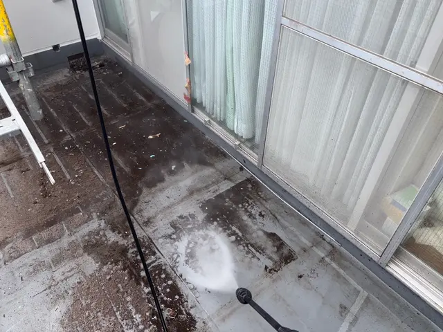 ベランダ、バルコニーのクリーニングサービスの画像