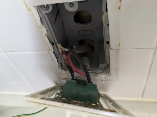 登録電気工事店○狭山市よりお伺い致します。保険加入済み！ワンコ同伴可サービスの画像