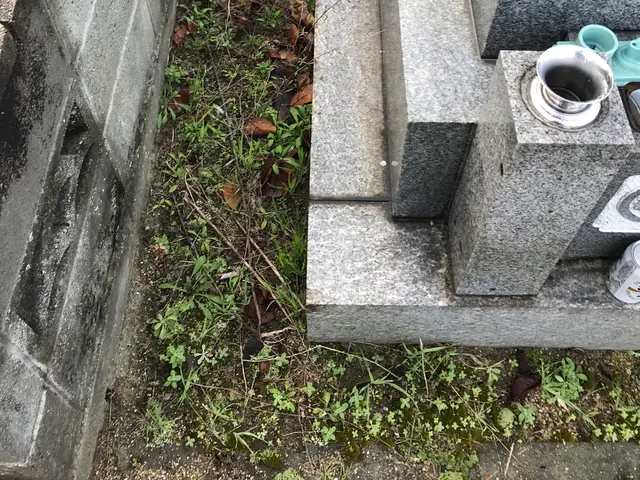 お客様に代わり真心込めて専用高圧洗浄機でお墓のクリーニングお墓参り代行を致しますサービスの画像