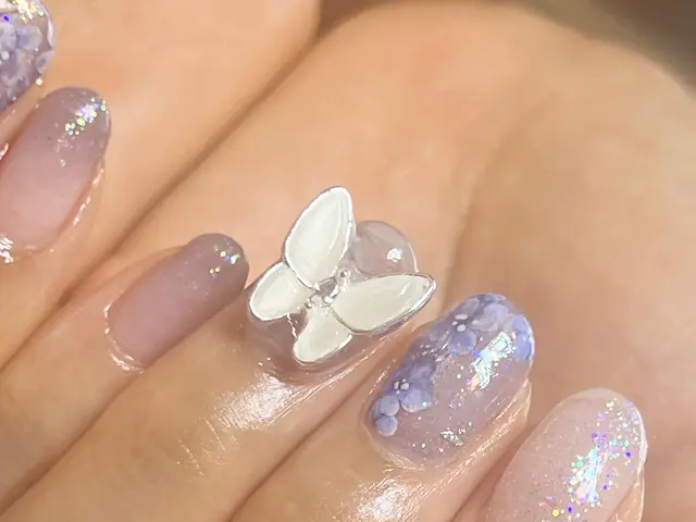 14年の実績。肌映えする上品ネイルが得意です。