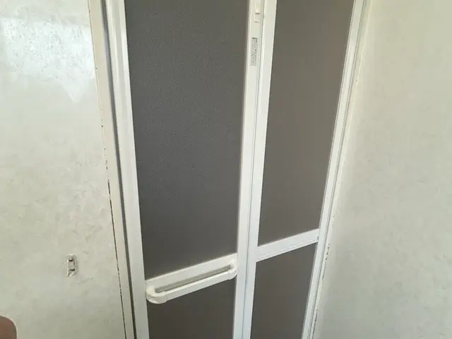 ◎古いドアの交換！予約から施工まで100%自社対応、古いドアは処分致します。サービスの画像