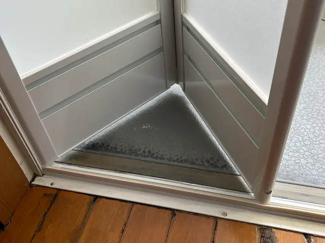 ◎古いドアの交換！予約から施工まで100%自社対応、古いドアは処分致します。サービスの画像