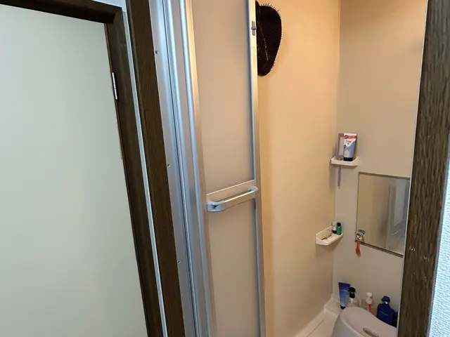 ◎古いドアの交換！予約から施工まで100%自社対応、古いドアは処分致します。サービスの画像