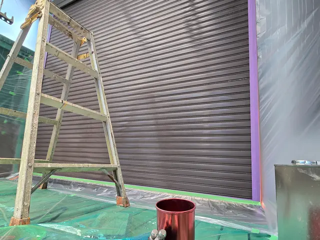 シャッター塗装サービスの画像