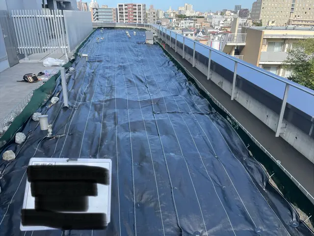 草刈り、除草剤込み！7000円の簡易施工と10000円の完全防草施工が選べます♪サービスの画像