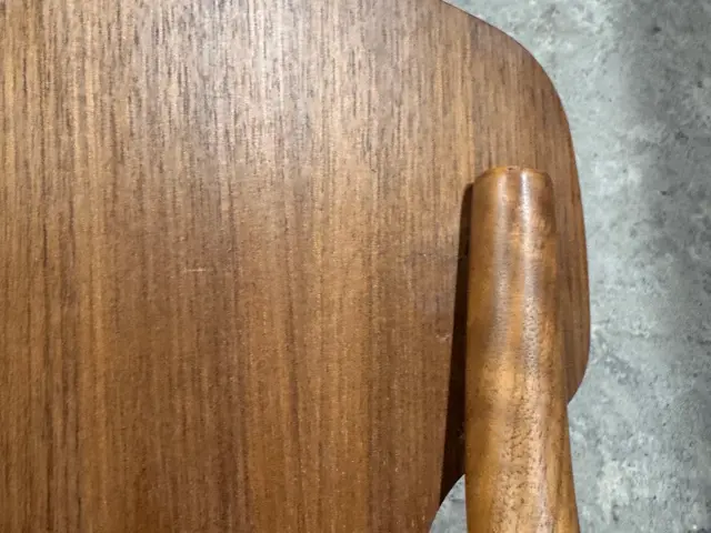 布地、ウレタンフォーム張り替え、破損した椅子の修復、塗装等ご相談ください(^^)サービスの画像