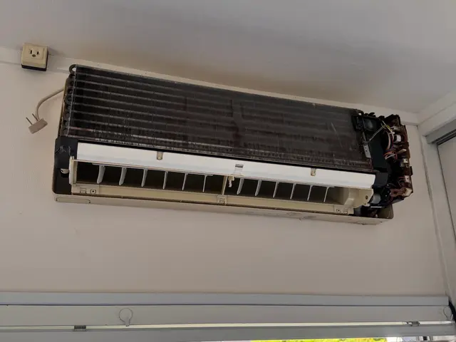 【丁寧・安心】エアコンクリーニング（通常・お掃除機能付き対応）｜便利屋よっちゃんサービスの画像