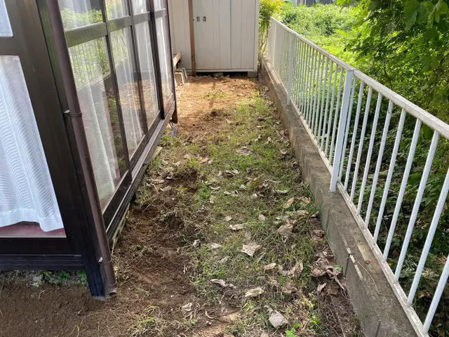 庭の草刈り大変じゃありませんか？防草シート敷きます！！サービスの画像