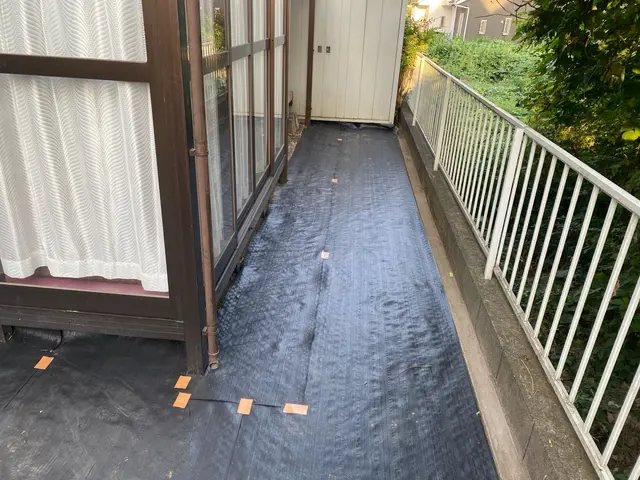 庭の草刈り大変じゃありませんか？防草シート敷きます！！サービスの画像