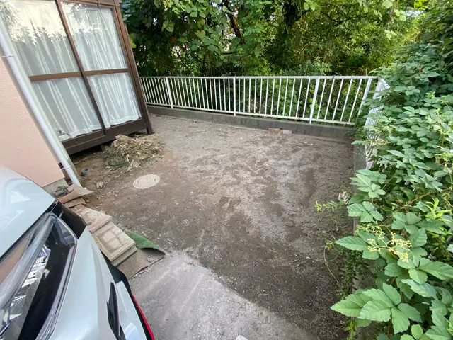 庭の草刈り大変じゃありませんか？防草シート敷きます！！サービスの画像