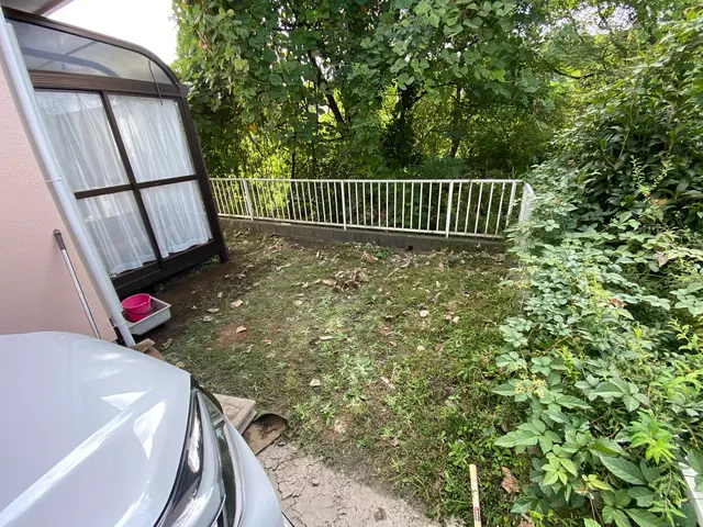 庭の草刈り大変じゃありませんか？防草シート敷きます！！サービスの画像