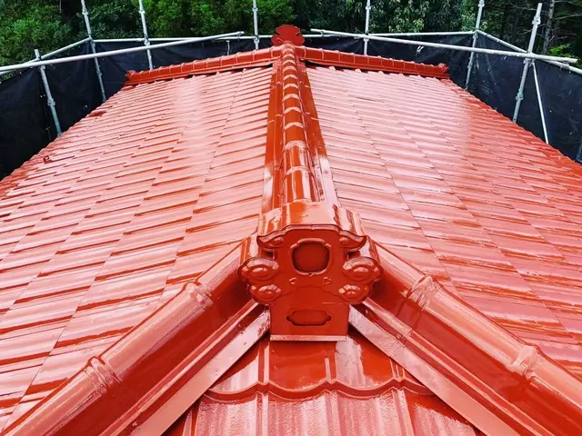 会社の代表自ら屋根塗装を致します!!一級塗装技能士の施工でお家の頭を綺麗に!!サービスの画像