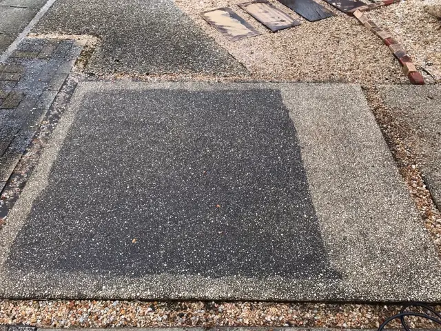 駐車場の高圧洗浄サービスの画像