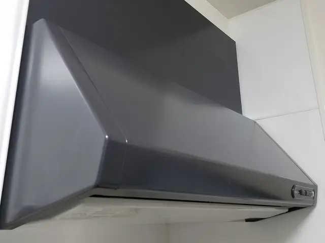 コンロ周りや換気扇の油汚れもスッキリ落ちる♪◎作業完了後カード、ペイペイ決済可！サービスの画像