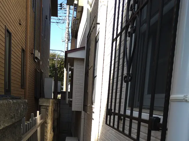 シャッター取付、面格子取付、防犯ガラス入れ替え、サッシごと交換、インプラスサービスの画像