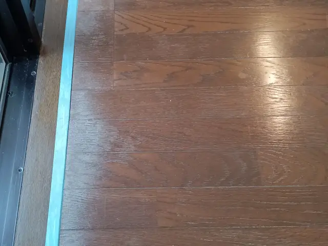 「フローリングの汚れが気になる」「ワックス掛けが面倒」そんな方にオススメ！サービスの画像