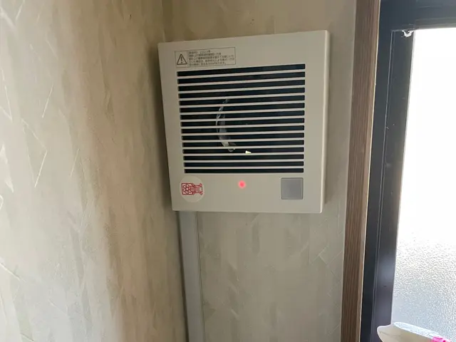トイレの換気扇交換致します！照明と連動させたり、人感センサーにできます！サービスの画像