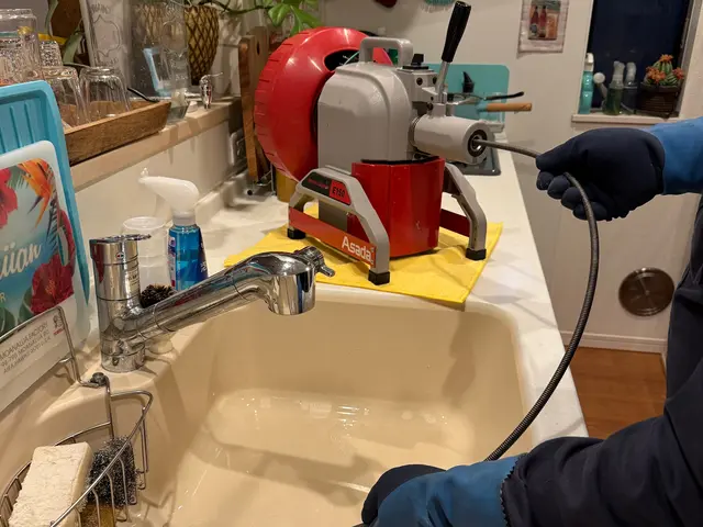 高性能エンジン式高圧洗浄機で、一律料金で作業致します。洗浄のプロにお任せ下さい！サービスの画像