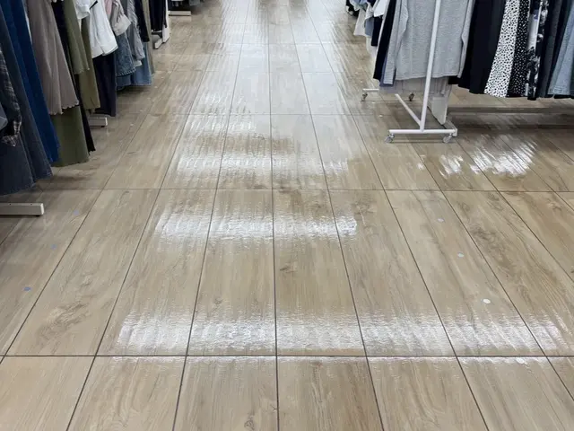 閉店時間後の清掃も対応！自宅や店舗、オフィスやクリニック等の汚れが綺麗になりますサービスの画像