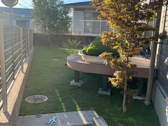 下地処理→防草シート→人工芝サービスの画像