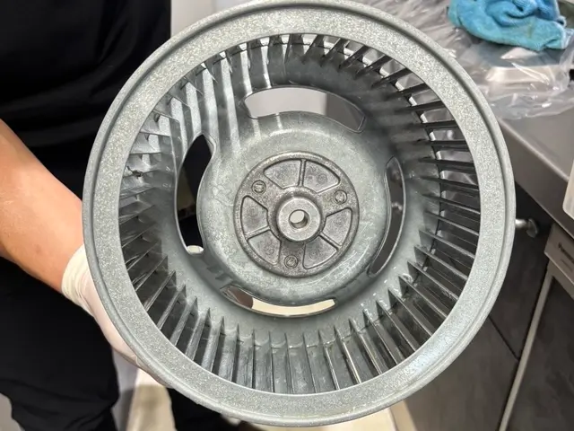 冬に向けて換気扇を綺麗にしませんか？経験と知識を活かして迅速丁寧に作業いたしますサービスの画像