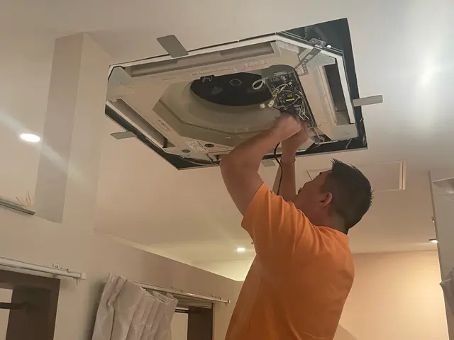 【天井埋め込み型エアコンクリーニング】経験豊富な作業員がお伺いいたします！！サービスの画像