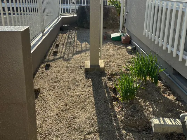 雑草対策に｜砂利敷き・お庭のお手入れサービスの画像