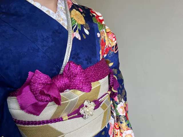 一級着付け技能士、ヘアメイクは専門の美容師と2人で伺います。